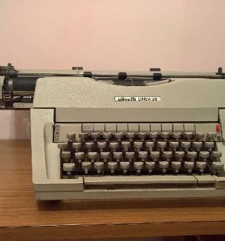 Macchina da scrivere antica