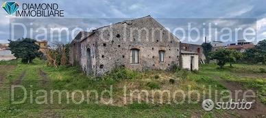 Terreno 15.000 mq con fabbricati a fiumefreddo