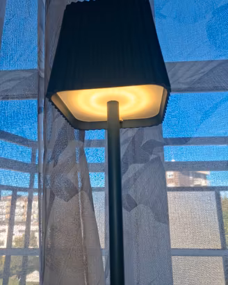 Lampada da tavolo nera ricaricabile