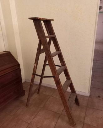 Scala in legno vintage.