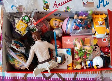 Scatola con Sorpresine varie