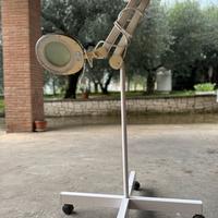 Lampada led con lente ingrandimento