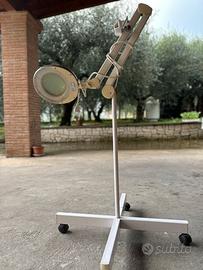 Lampada led con lente ingrandimento