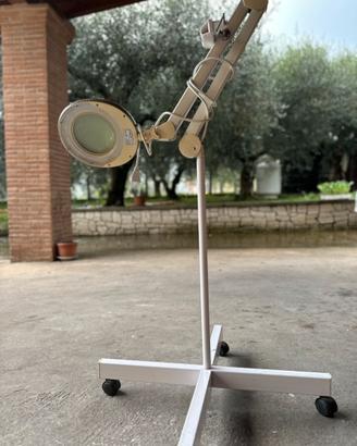 Lampada led con lente ingrandimento