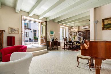 Casa indipendente di 173 m² con 5 locali e box aut