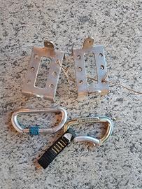 moschettoni e ramponi alpinismo