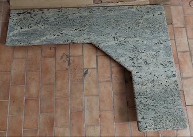 Mensola sagomata in marmo granito