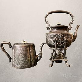 Lotto 2 teiere inglesi antiche in silver plate