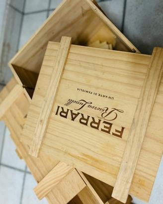 Cassette in legno Ferrari rserva lunelli