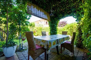 VILLA A SCHIERA D'ANGOLO A POZZOLENGO