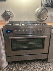 Cucina a Gas Delonghi con forno elettrico 90x60