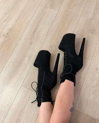 hella heels nere
