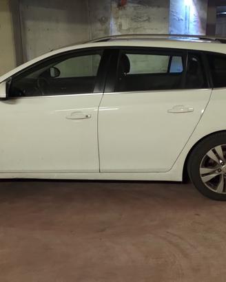 auto station-wagon anno 2012
