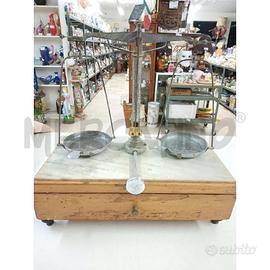 BILANCIA VINTAGE ANNI 30 BASE IN LEGNO TRE PIEDINI