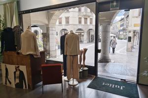 Negozio di abbigliamento e intimo