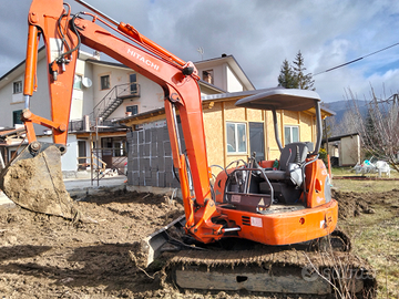 Miniescavatore Hitachi girosagoma