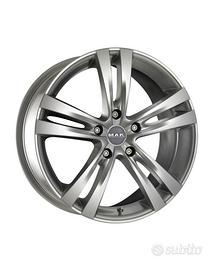 4 cerchi in lega + 4 pneumatici estivi