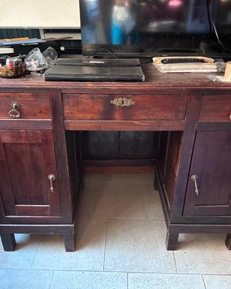 Scrivania vintage, meta 900, in legno