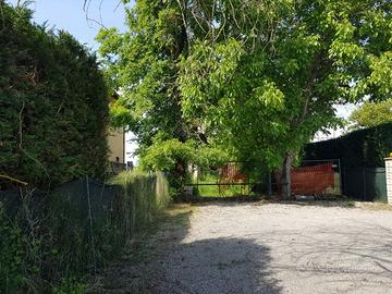 TERRENO AGRICOLO DI CIRCA DUE ETTARI CON MAGAZZINO