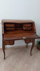 Scrittoio antico con anta ribalta