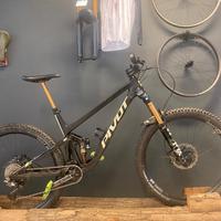 Pivot Switchblade 2024