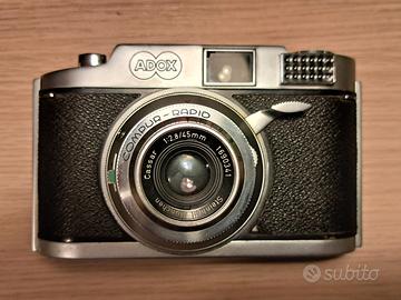 Fotocamera ADOX 300 con Magazine Back e custodia