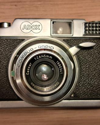 Fotocamera ADOX 300 con Magazine Back e custodia
