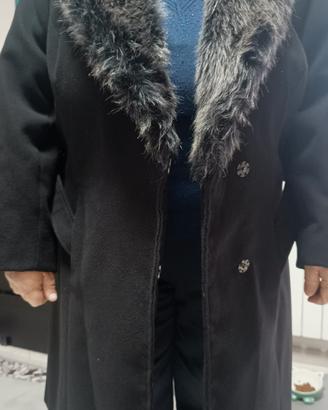 cappotto con collo ecopelliccia