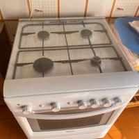 Cucina a gas 4 fuochi con forno