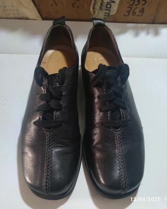 Scarpe in pelle nera da signora