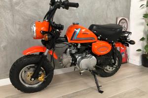 Motociclo Zeths tipo Honda Monkey.