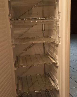 Congelatore verticale Indesit