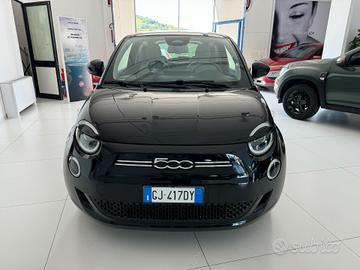 Fiat 500 500e Berlina 42 kWh La Prima