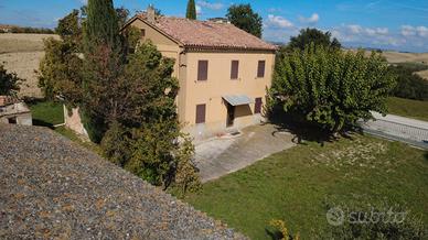 Vendiamo casa colonica