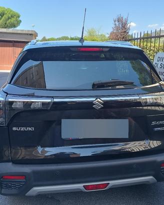 Suzuki S-Cross Hybrid Top