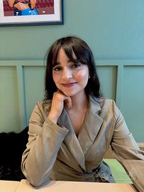 Cameriera cassiera o segretaria