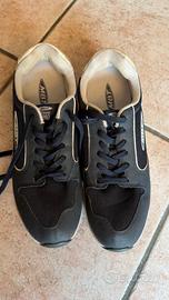 scarpe  sportive 