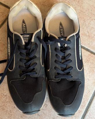 scarpe  sportive 