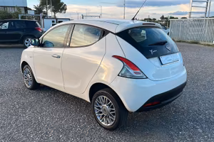 Lancia Ypsilon 0.9 TwinAir 85 CV 5 porte Metano Ec