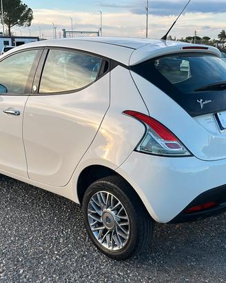 Lancia Ypsilon 0.9 TwinAir 85 CV 5 porte Metano Ec