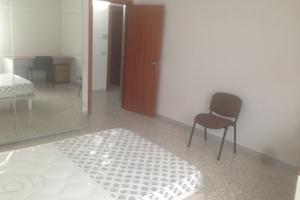Camera a studentessa a 100m dal Policlinico