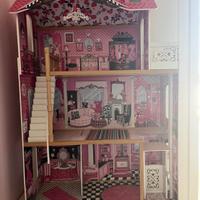 Casa delle bambole in legno