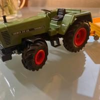 Trattore giocattolo Welly con rimorchio