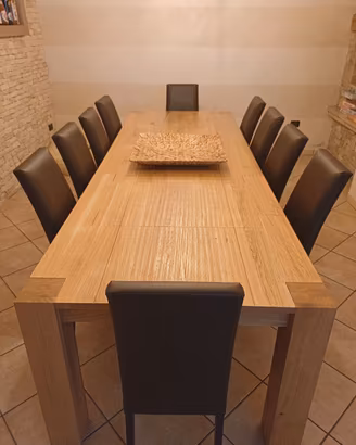 tavolo massiccio in rovere e 10 sedie i similpelle
