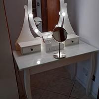 Vanity table / Toeletta da donna con luci LED