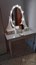 Vanity table / Toeletta da donna con luci LED