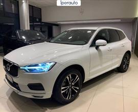 VOLVO XC60 2.0 b4 Momentum Pro awd auto