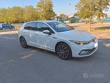 Volkswagen Golf 8 2.0 150cv style