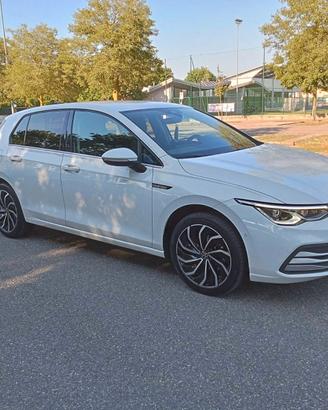 Volkswagen Golf 8 2.0 150cv style