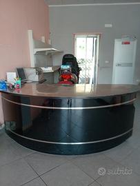 BANCONE NEGOZIO + SCAFFALI € 500. TUTTO COMPRESO